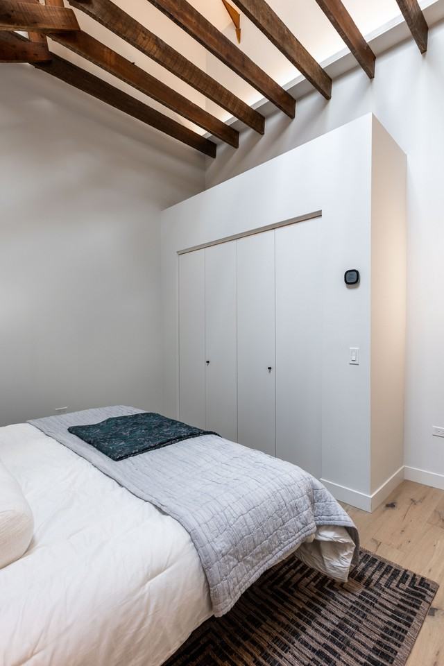 Lodge Evanston #1700-05 - Photo 7 of 27