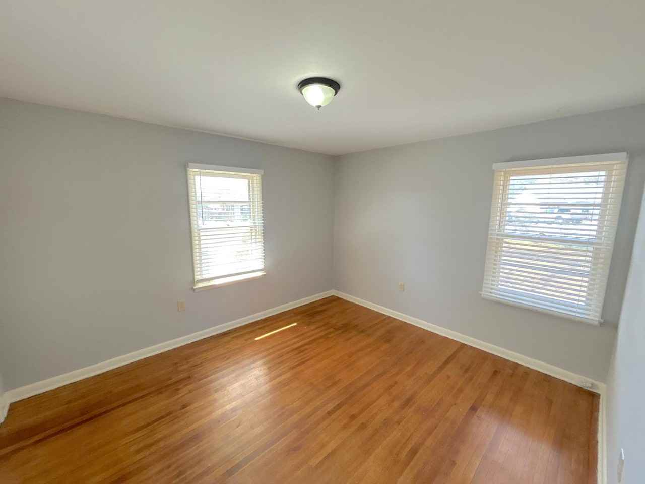 158 Wilson St - Photo 5 of 12