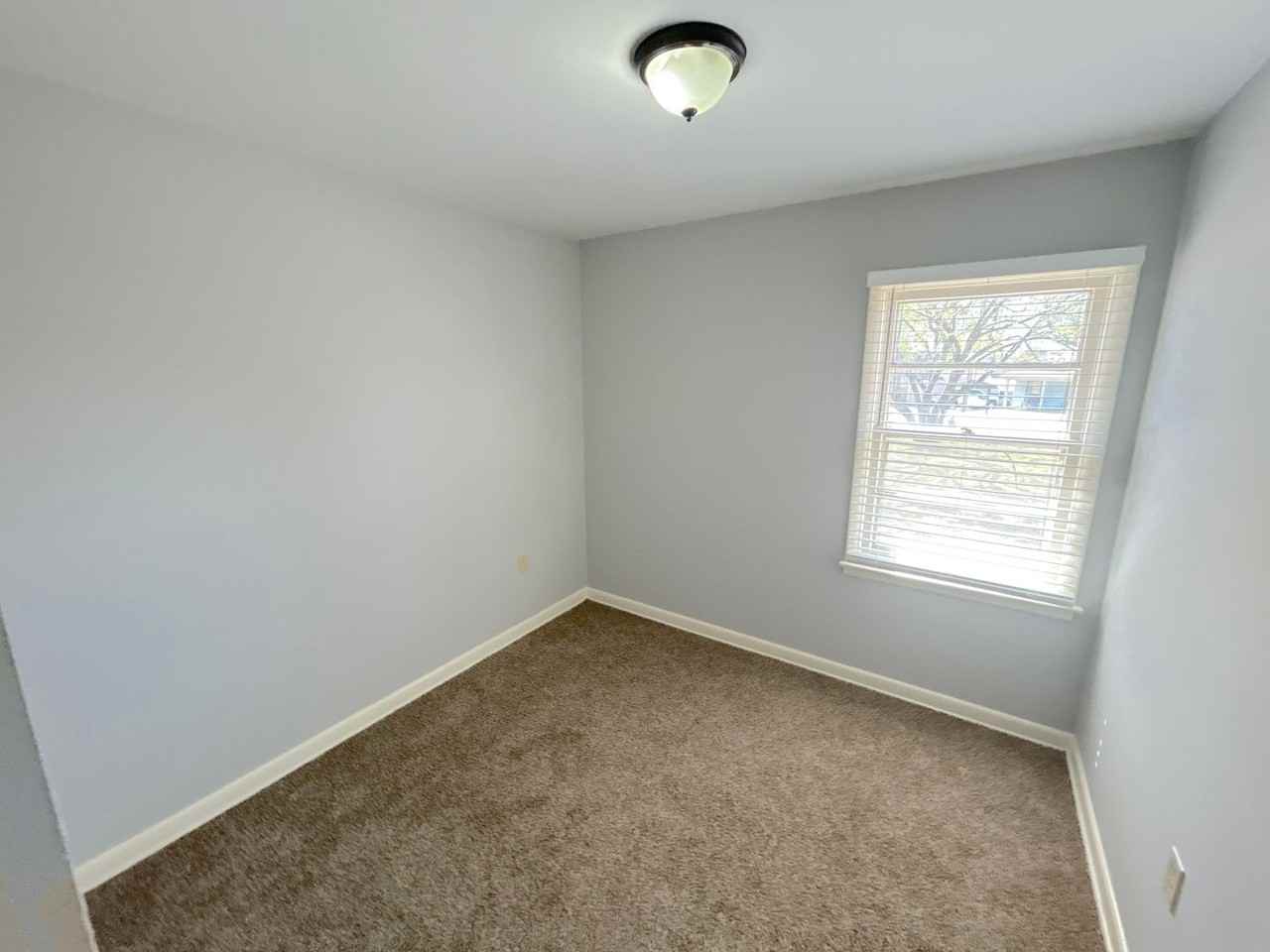 158 Wilson St - Photo 7 of 12