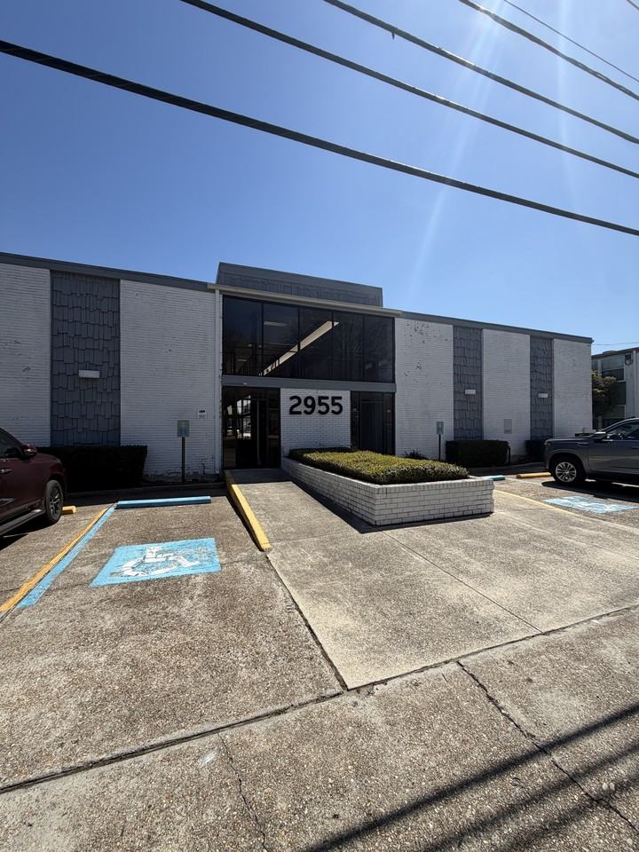 2955 Ridgelake Dr #108 - Photo 2 of 11