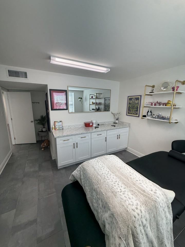 2955 Ridgelake Dr #108 - Photo 3 of 11