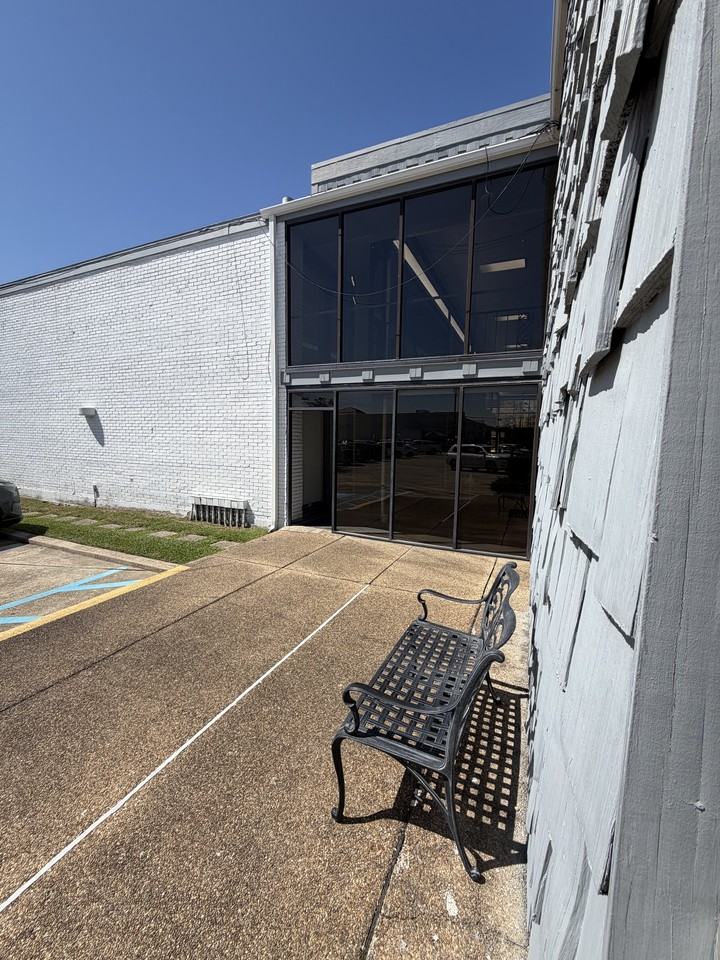 2955 Ridgelake Dr #108 - Photo 7 of 11