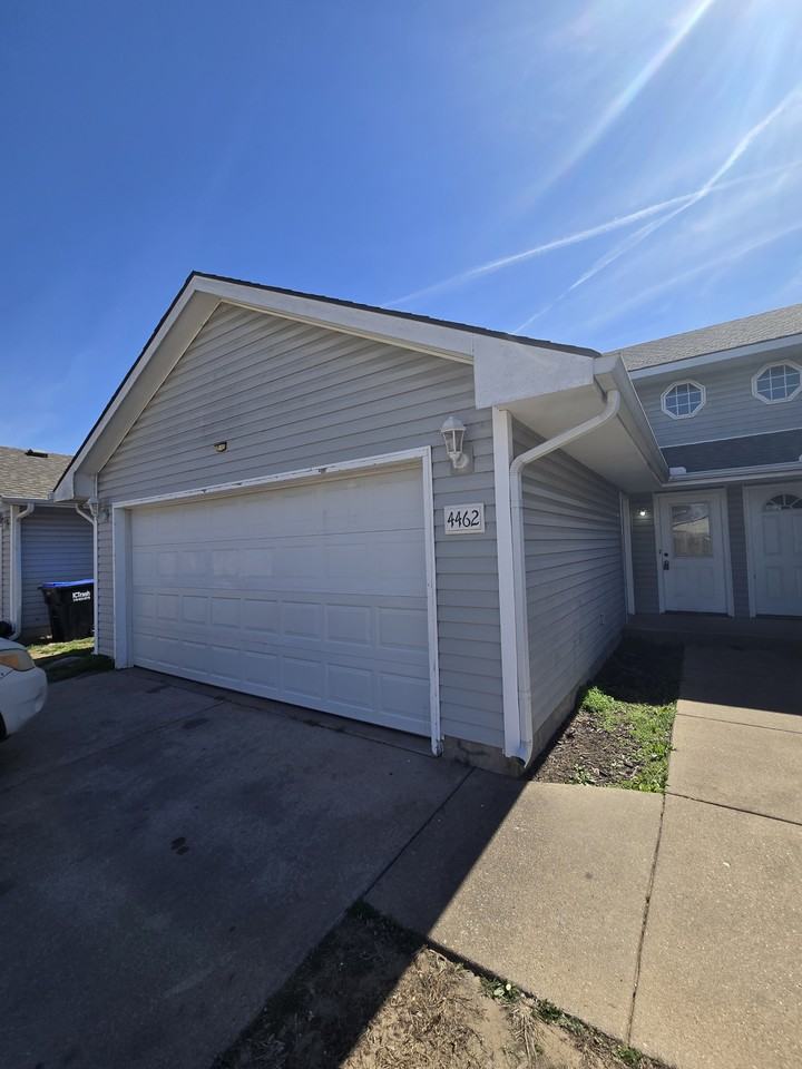 4462 S Elizabeth Ave #1 - Photo 2 of 31