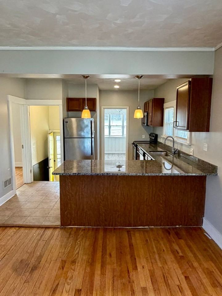 4921 William St - Photo 3 of 11
