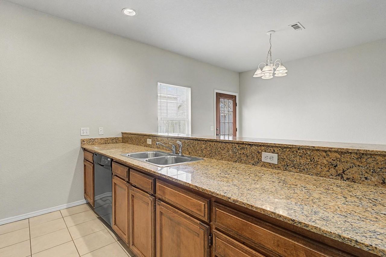 3102 Sw Deerfield Blvd #2 - Photo 6 of 21