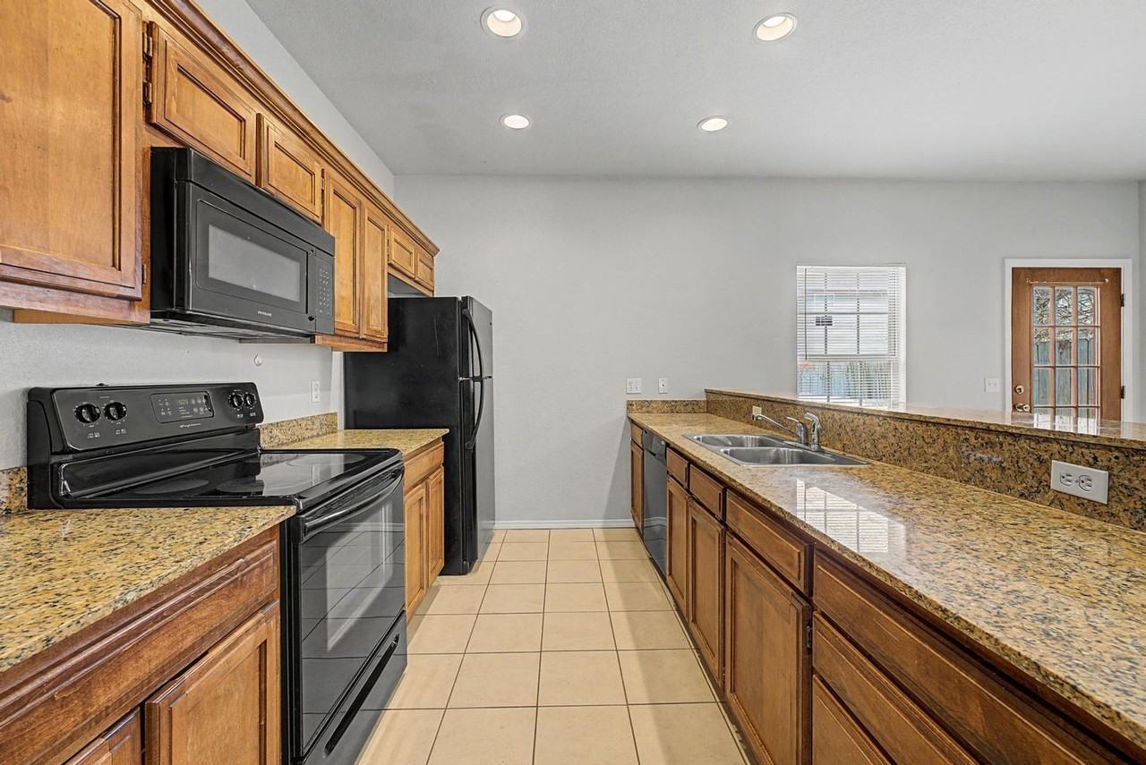 3102 Sw Deerfield Blvd #2 - Photo 7 of 21