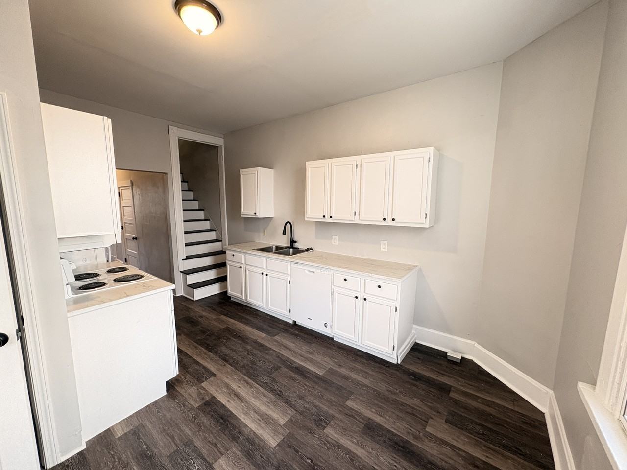 109 S 13th St #1 - Photo 4 of 18