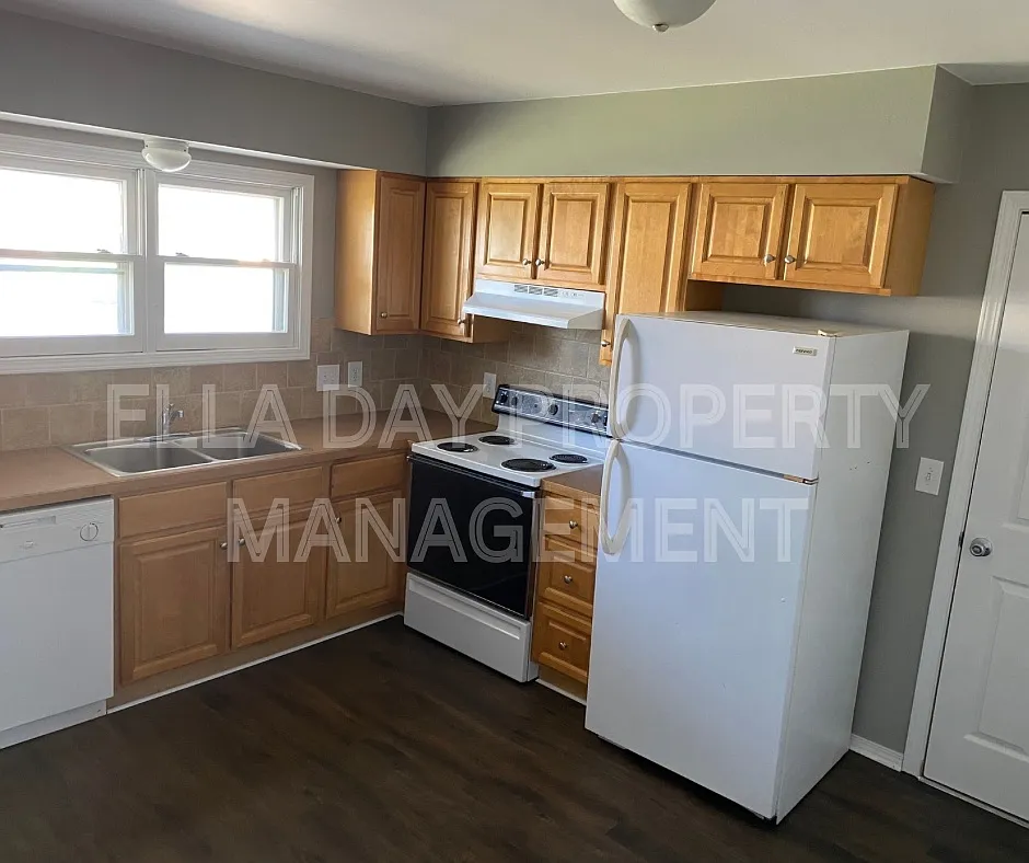 1620 S Edwards St #1 - Photo 3 of 7