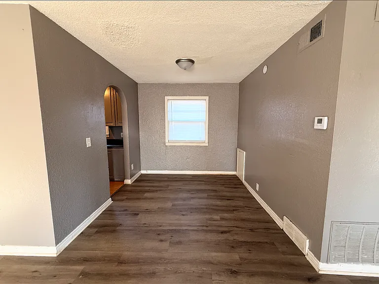 2332 N Poplar St #1 - Photo 6 of 8