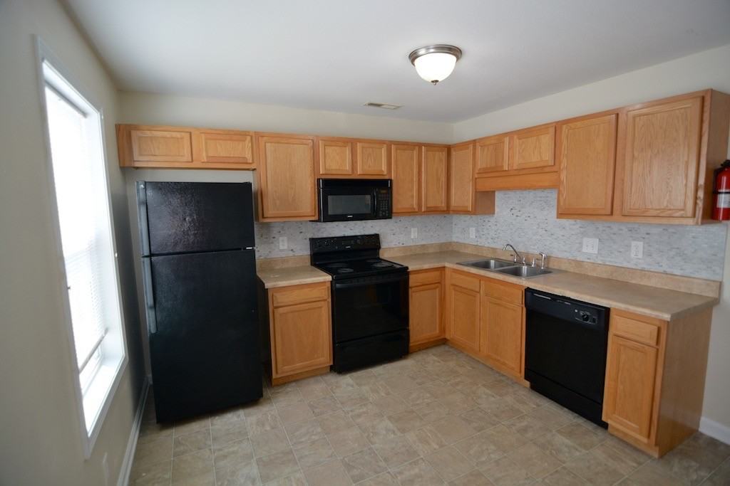 248 Executive Ave Apt 1b #1B - Photo 3 of 12