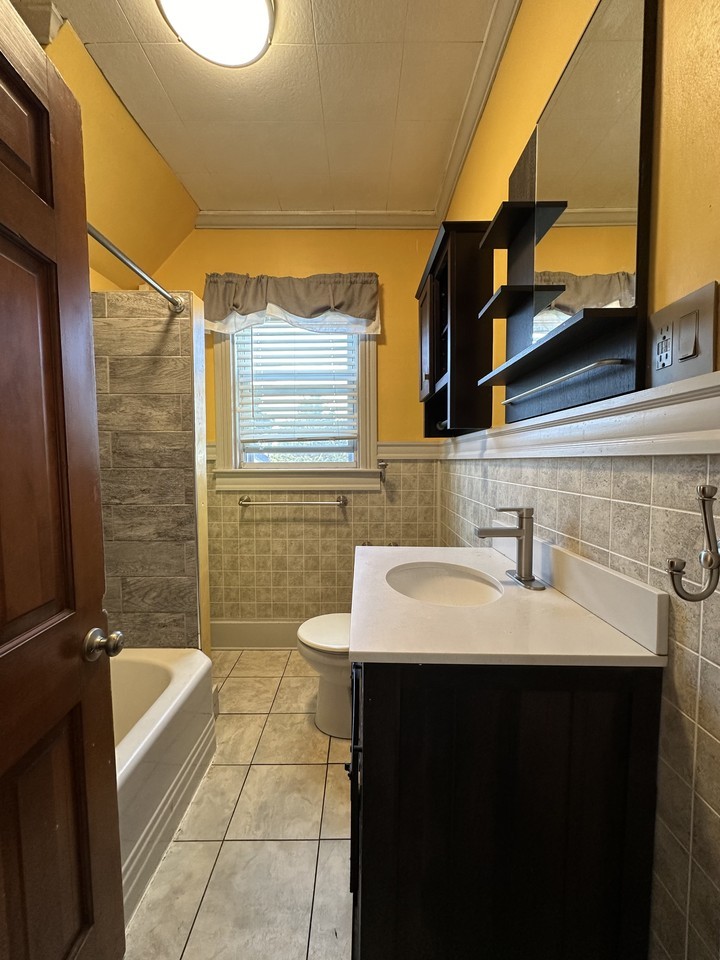 1141 Stafford Rd #2 - Photo 3 of 10