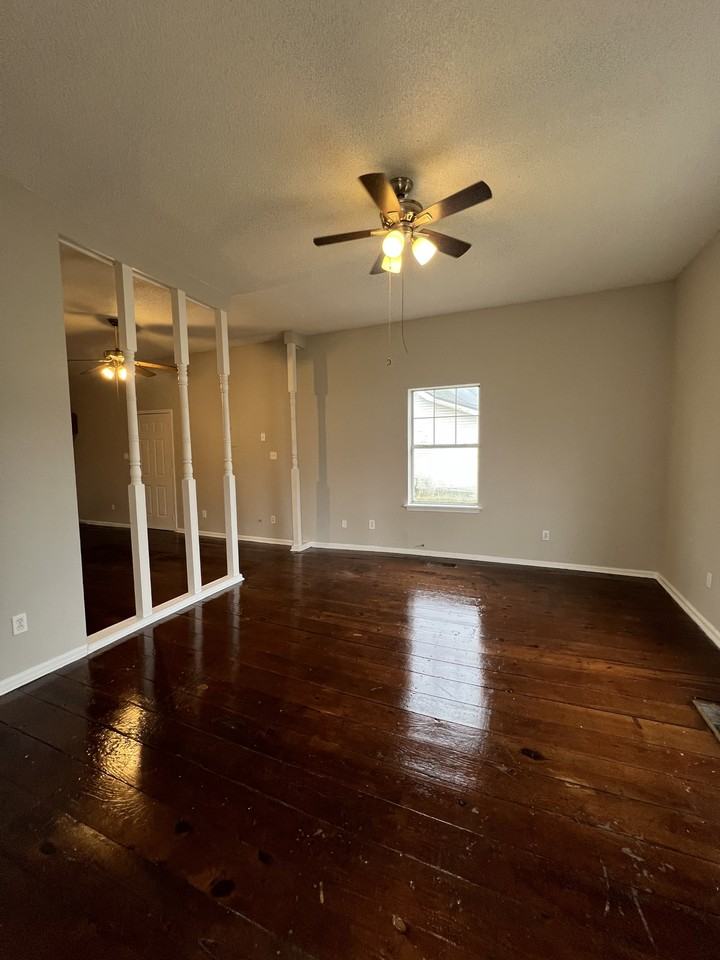 122 Tuxedo Dr #A - Photo 2 of 9