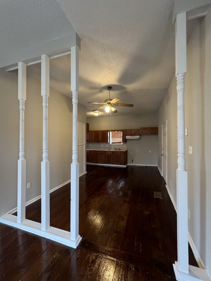 122 Tuxedo Dr #A - Photo 3 of 9