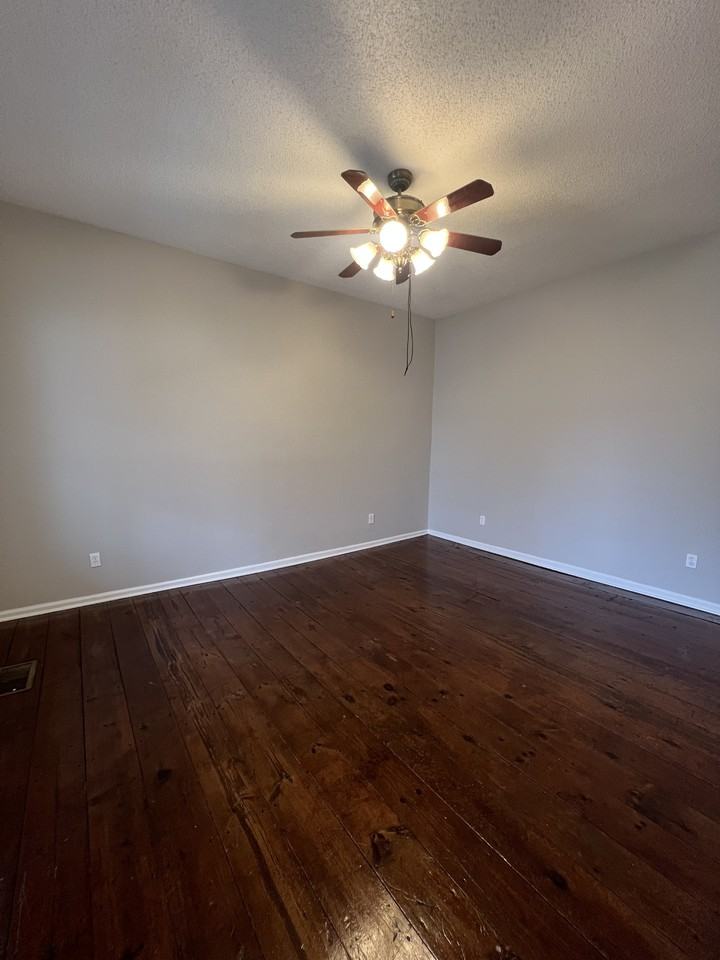 122 Tuxedo Dr #A - Photo 6 of 9