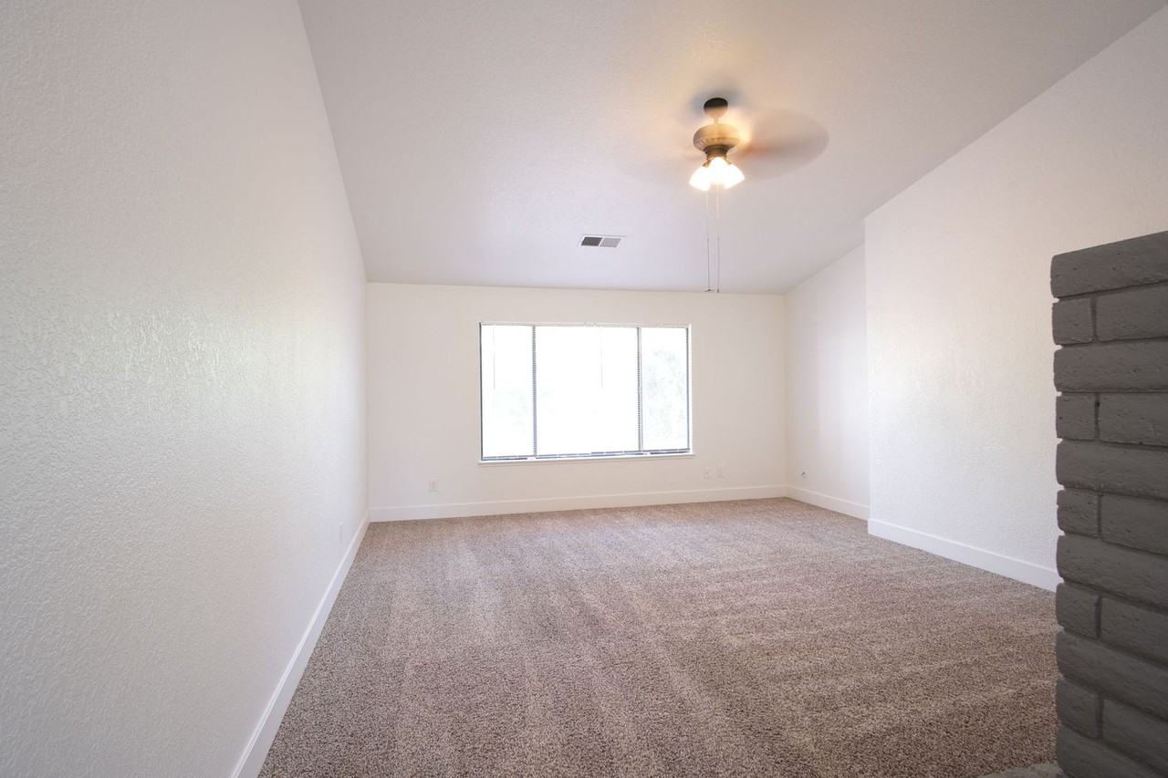 1645 Electric Ct - Photo 3 of 21