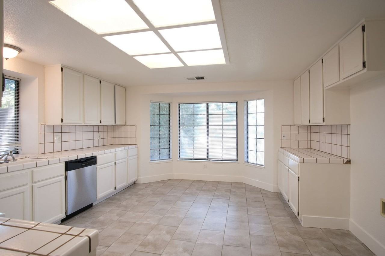 1645 Electric Ct - Photo 6 of 21