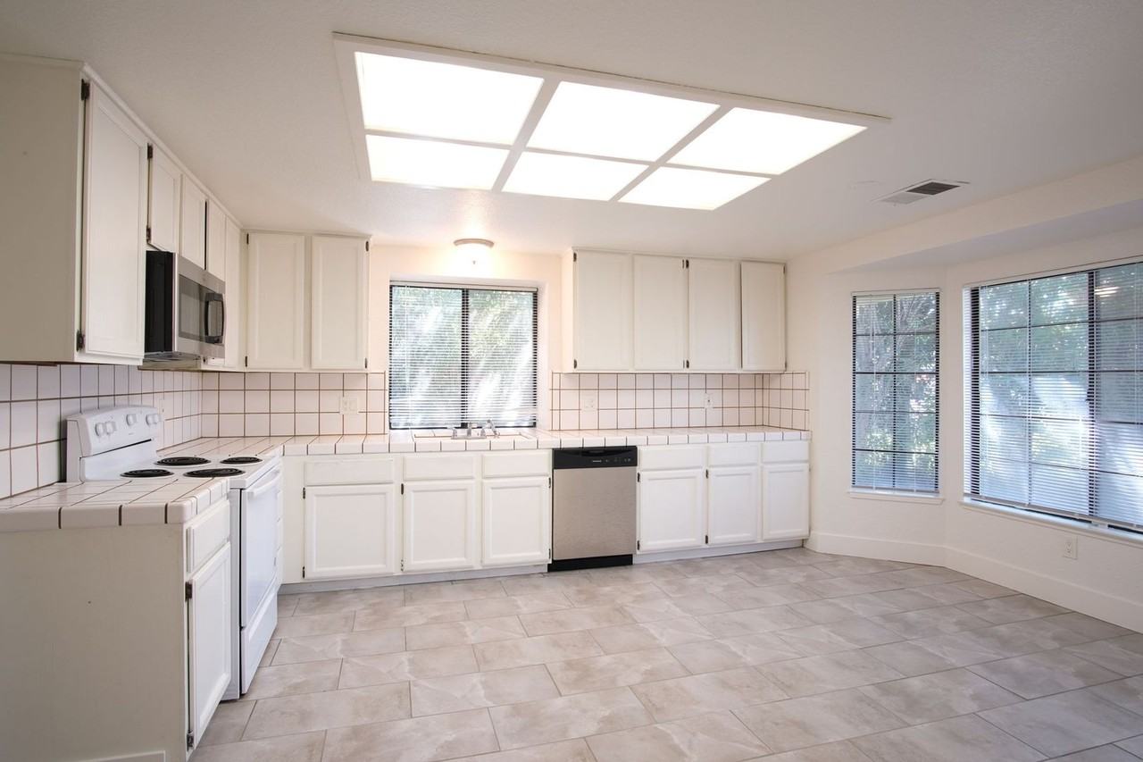 1645 Electric Ct - Photo 7 of 21