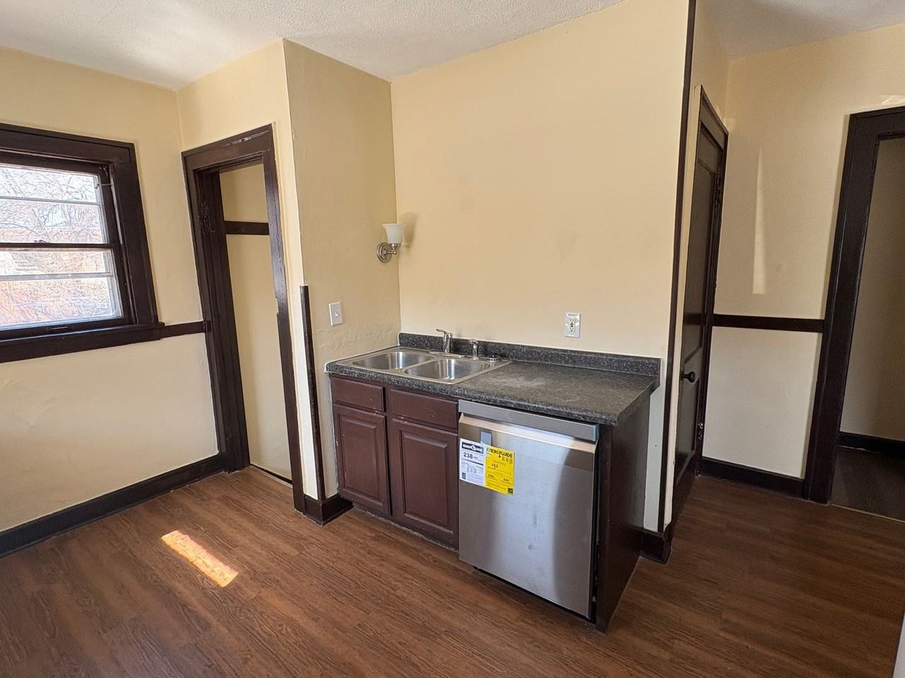 1620 Carney Ave - Photo 3 of 11