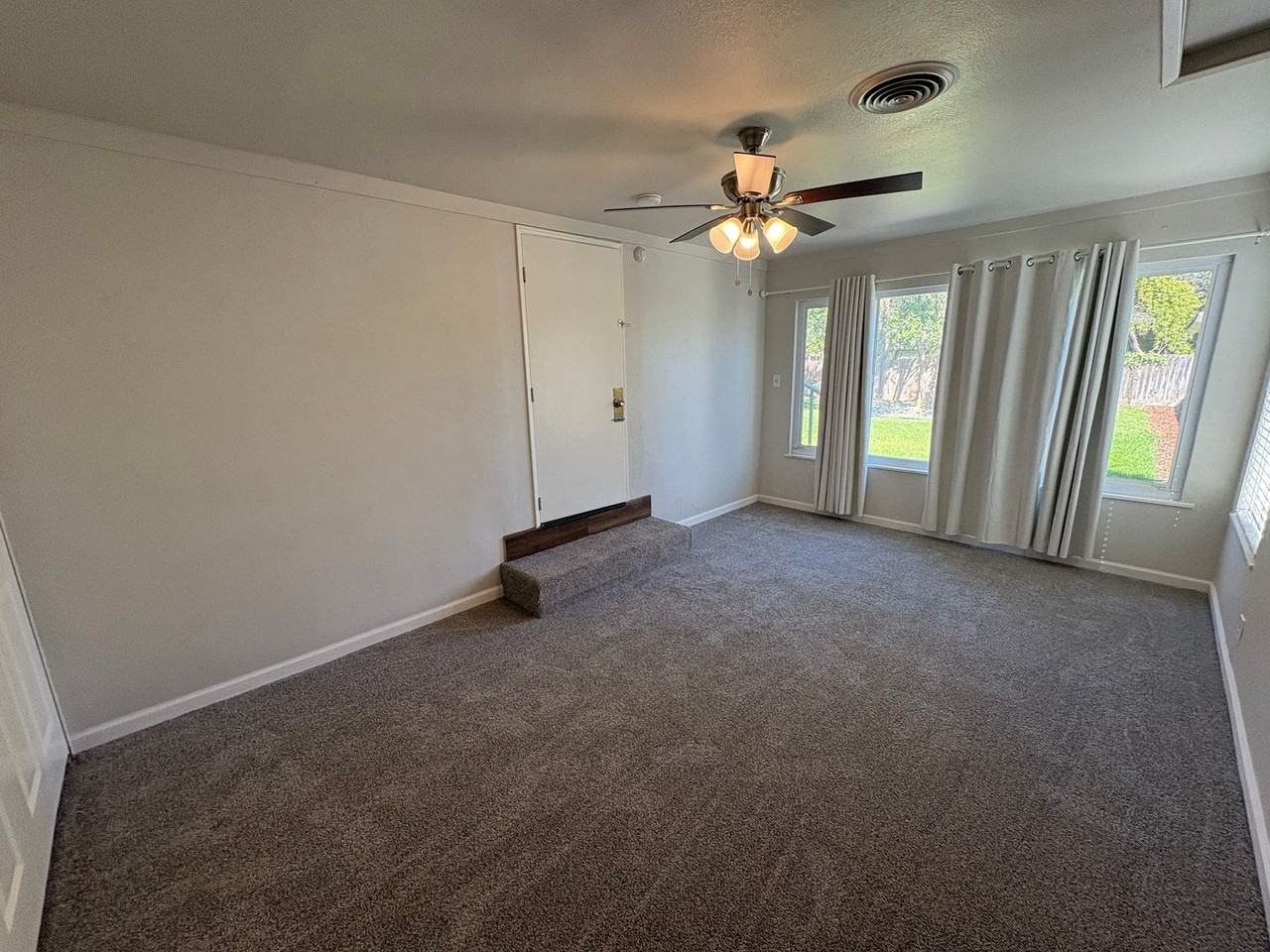 1610 W College Ave - Photo 4 of 32