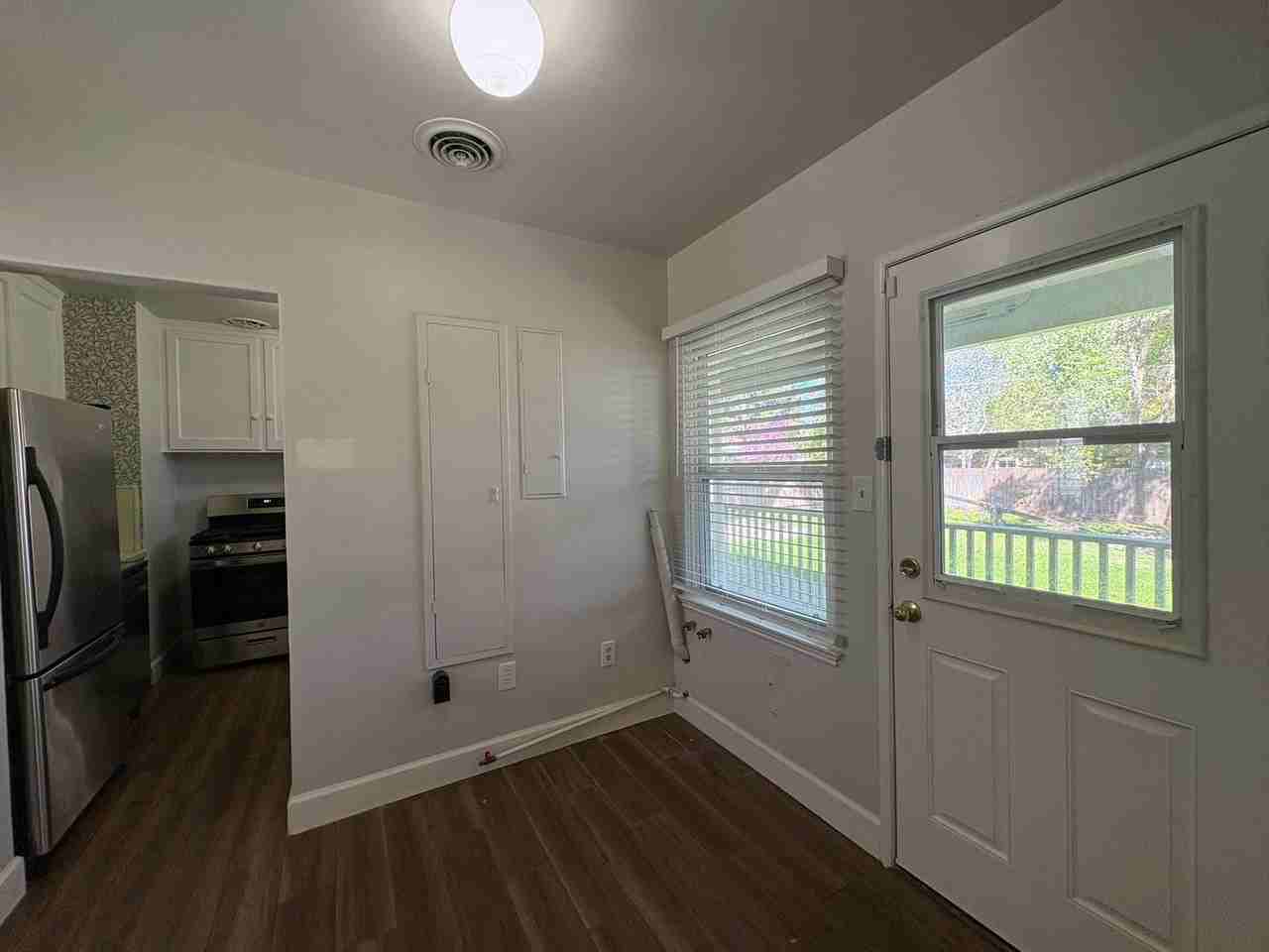 1610 W College Ave - Photo 5 of 32