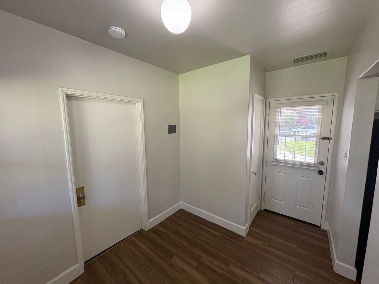 1610 W College Ave - Photo 6 of 32