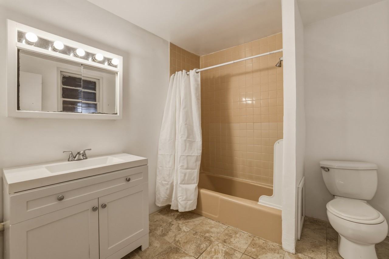 784 Howard Ave #2 - Photo 4 of 10