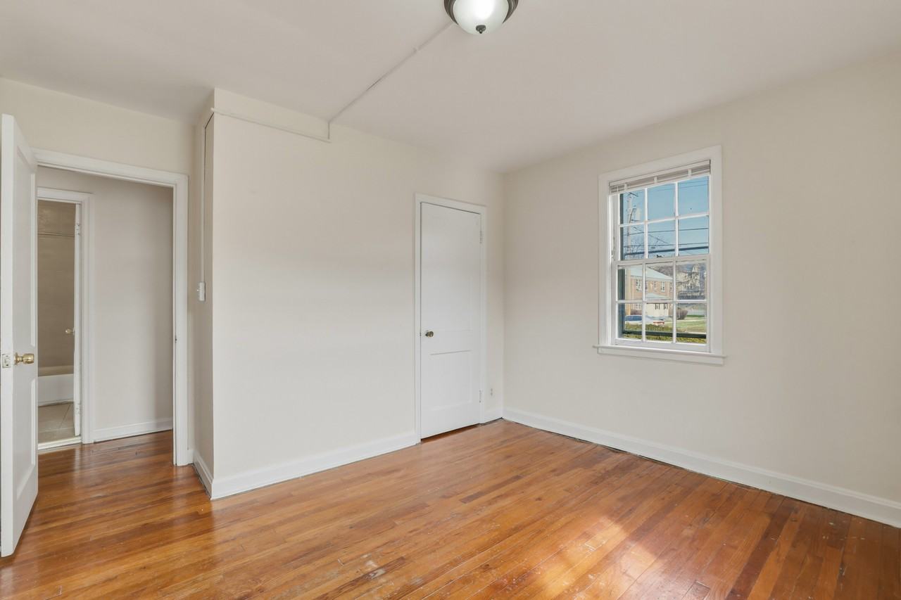 957 William St Apt B #1 - Photo 5 of 10