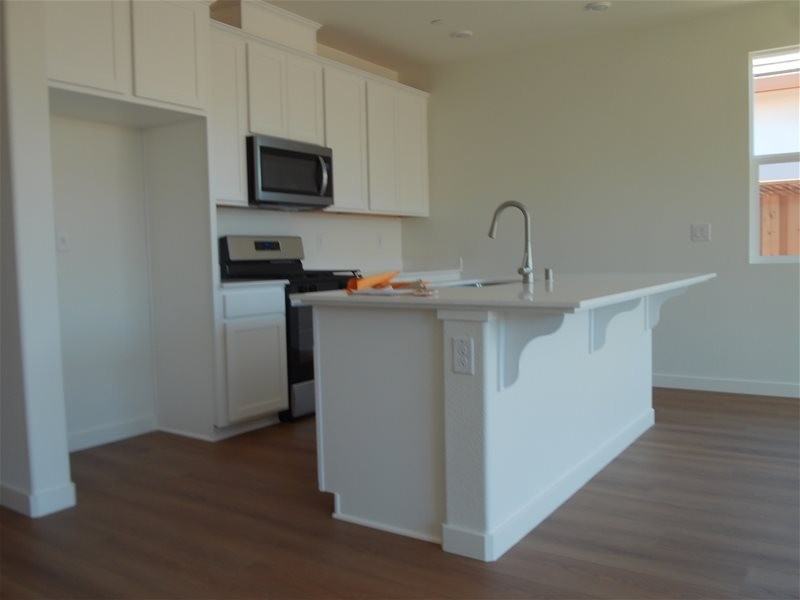 1348 Kensington Dr #1 - Photo 3 of 10