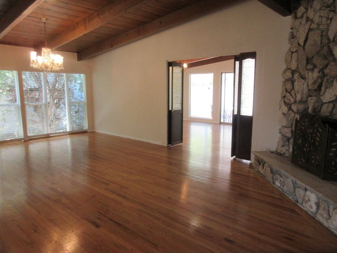 13235 Cumpston St - Photo 4 of 39