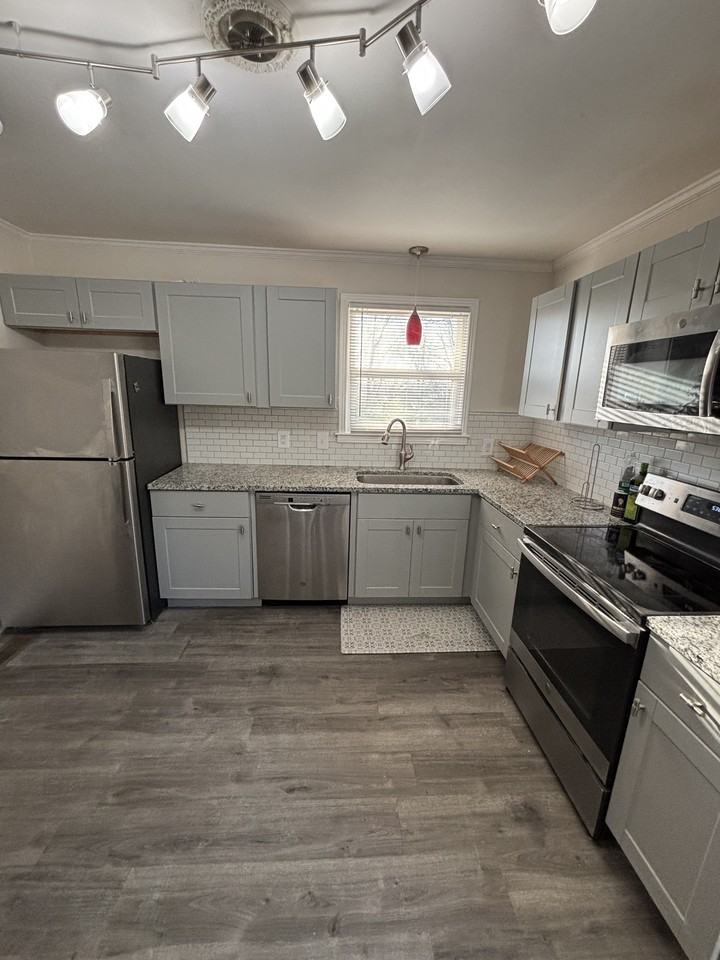 2718 Oakwood Ave #1 - Photo 3 of 10