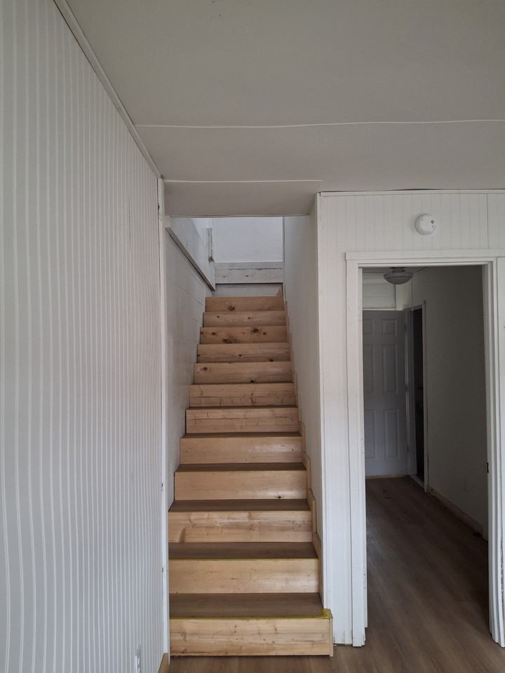 1707 1/2 E Memorial Dr #1-2 - Photo 2 of 7