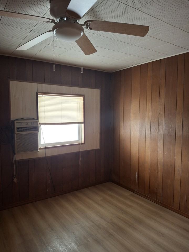 1707 1/2 E Memorial Dr #1-2 - Photo 4 of 7