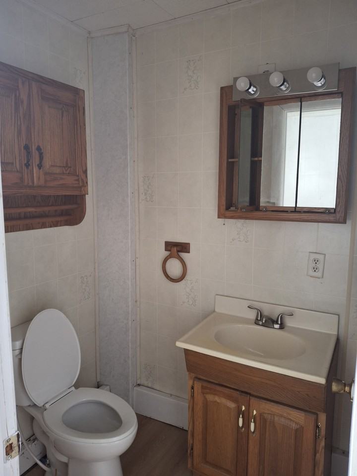 1707 1/2 E Memorial Dr #1-2 - Photo 5 of 7