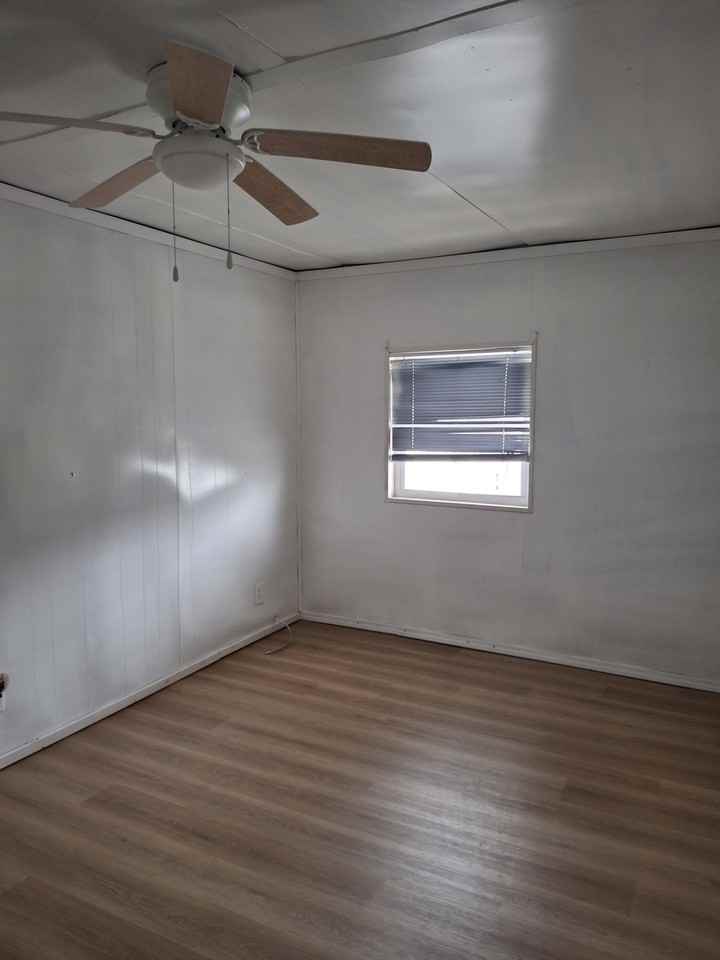 1707 1/2 E Memorial Dr #1-2 - Photo 7 of 7