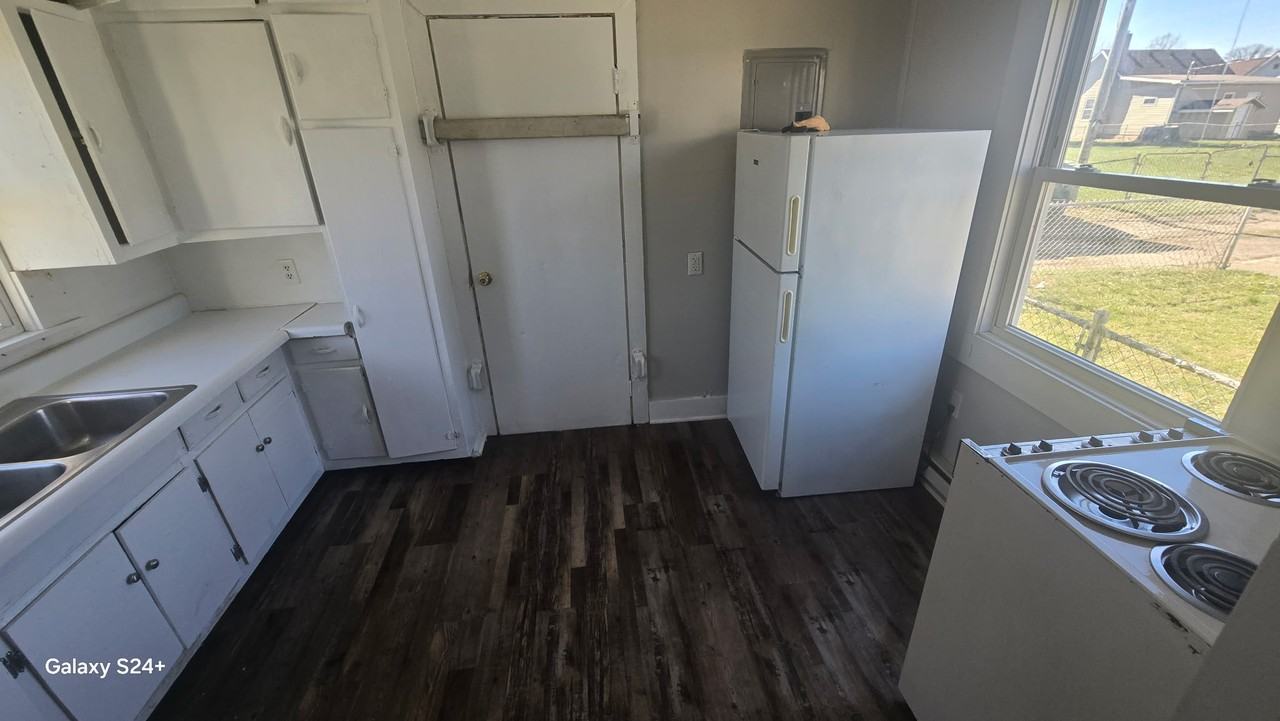 721 1/2 E Willard St #1-2 - Photo 2 of 3