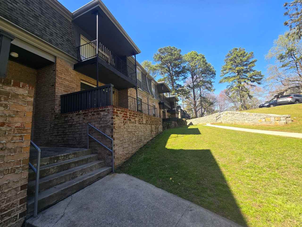 Chateau Montagne Apartments - Photo 4 of 18