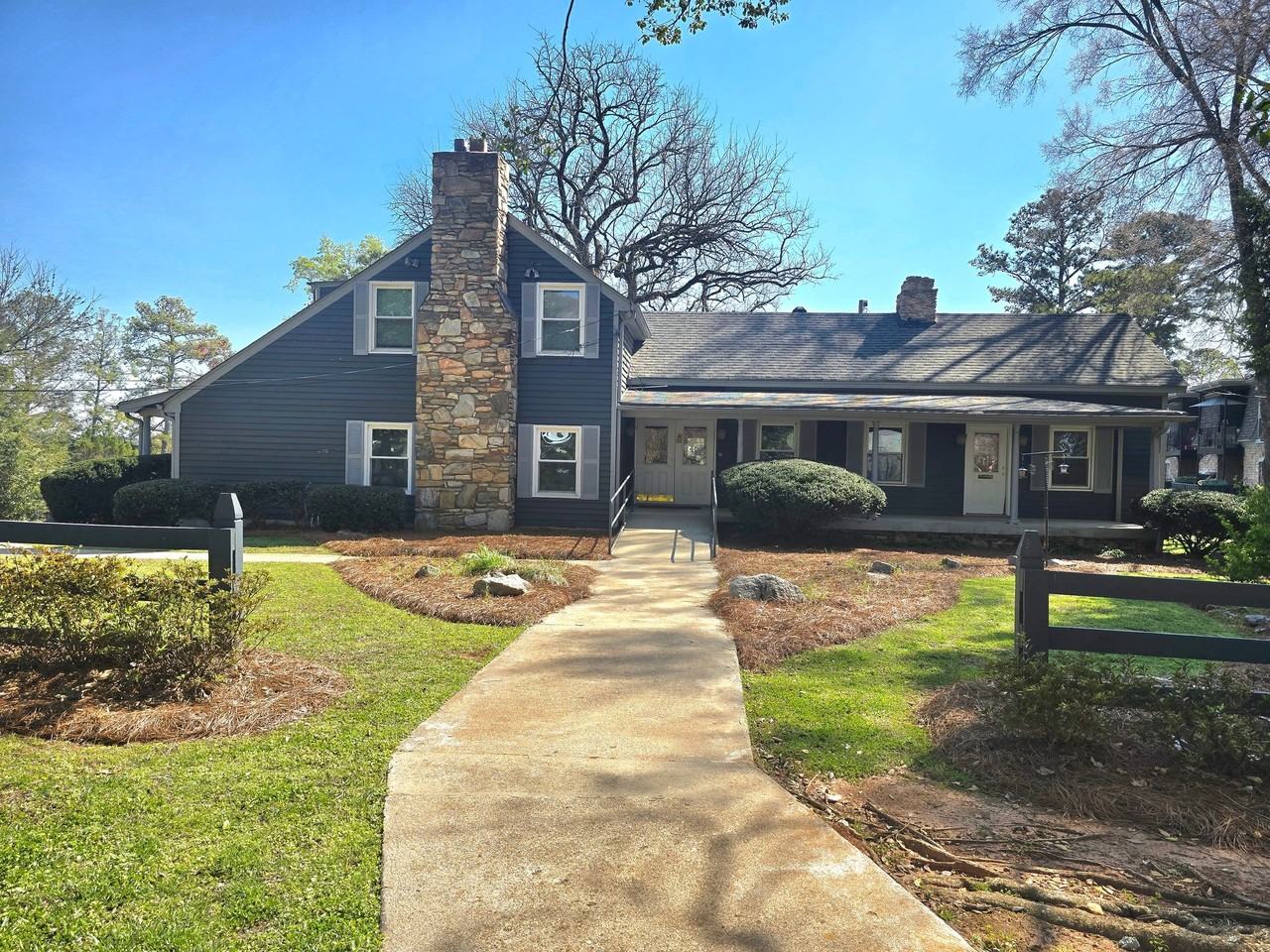 Chateau Montagne Apartments - Photo 2 of 18