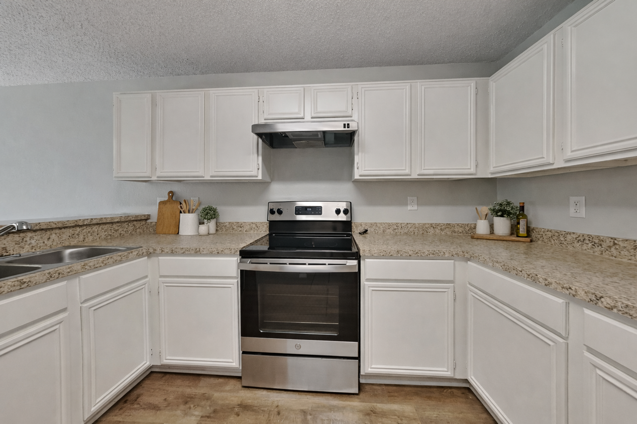 10619 Woodleaf Dr - Photo 4 of 38