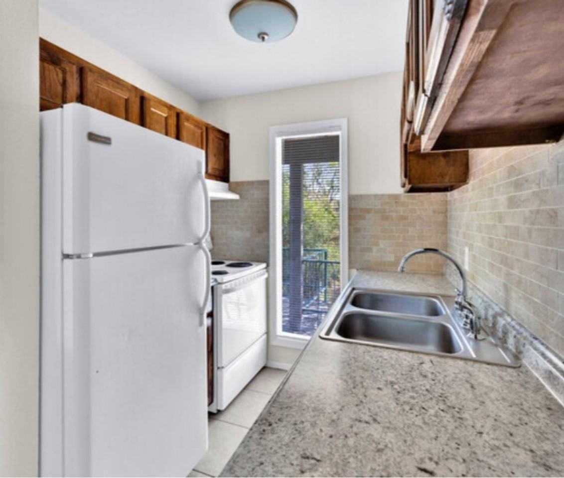 Sterling Oak Apartments - Photo 3 of 6