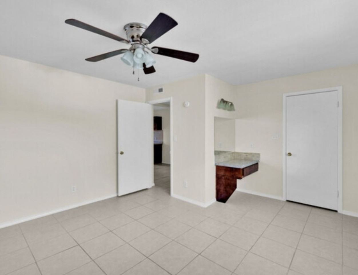 Sterling Oak Apartments - Photo 5 of 6
