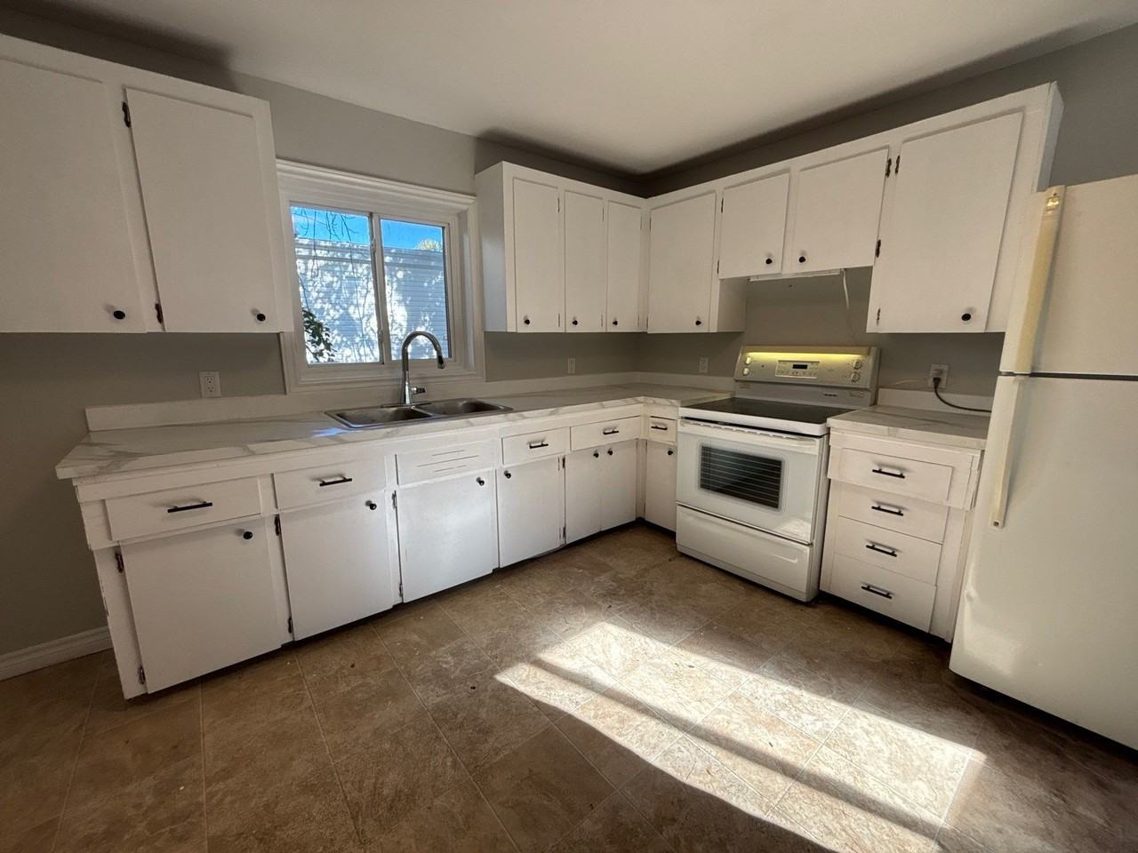 1098 Prince St #01 - Photo 2 of 10