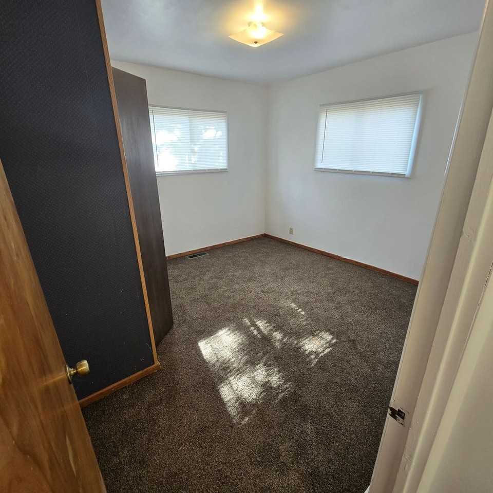 1000 California Ave - Photo 5 of 8