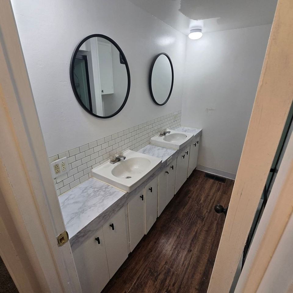 1000 California Ave - Photo 6 of 8