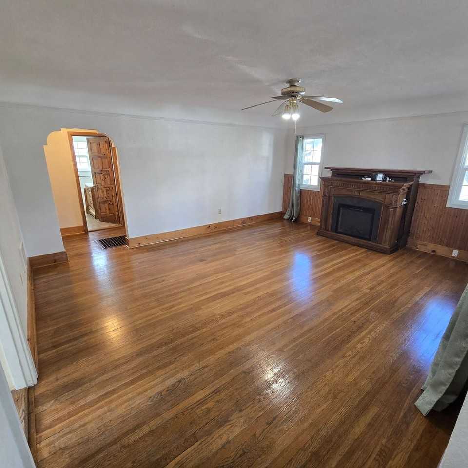 2528 Hope St - Photo 2 of 11