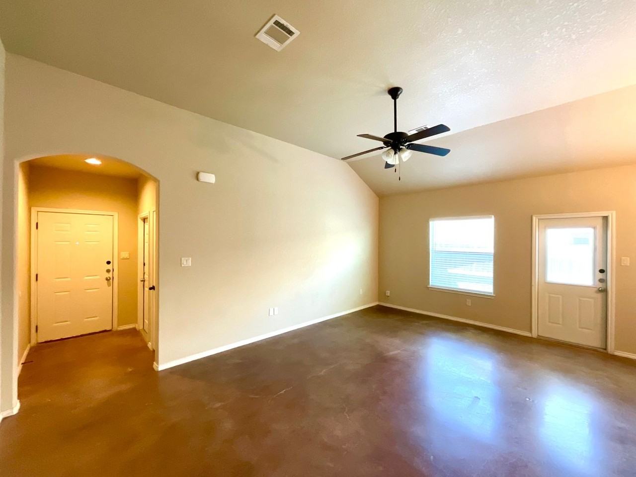 2575 Pahmeyer Rd - Photo 4 of 32