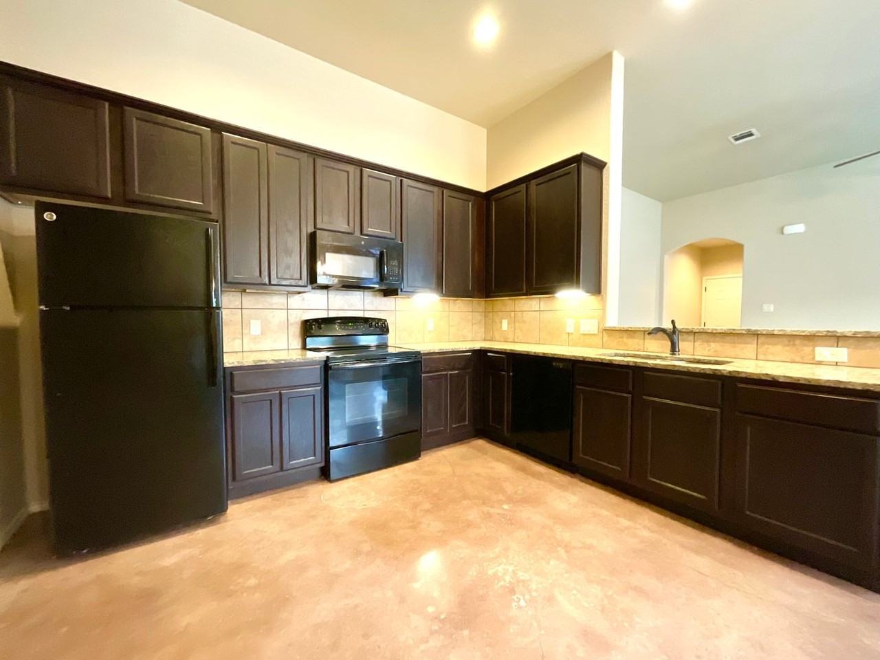 2575 Pahmeyer Rd - Photo 7 of 32