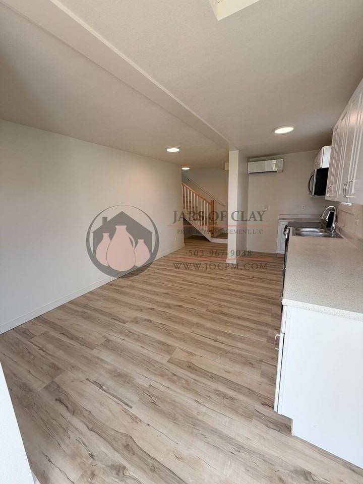 4393 Dover Ave Ne - Photo 2 of 12