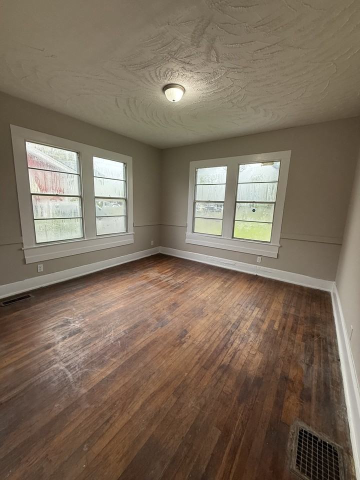 3116 Steiner Ave Sw #1 - Photo 3 of 7