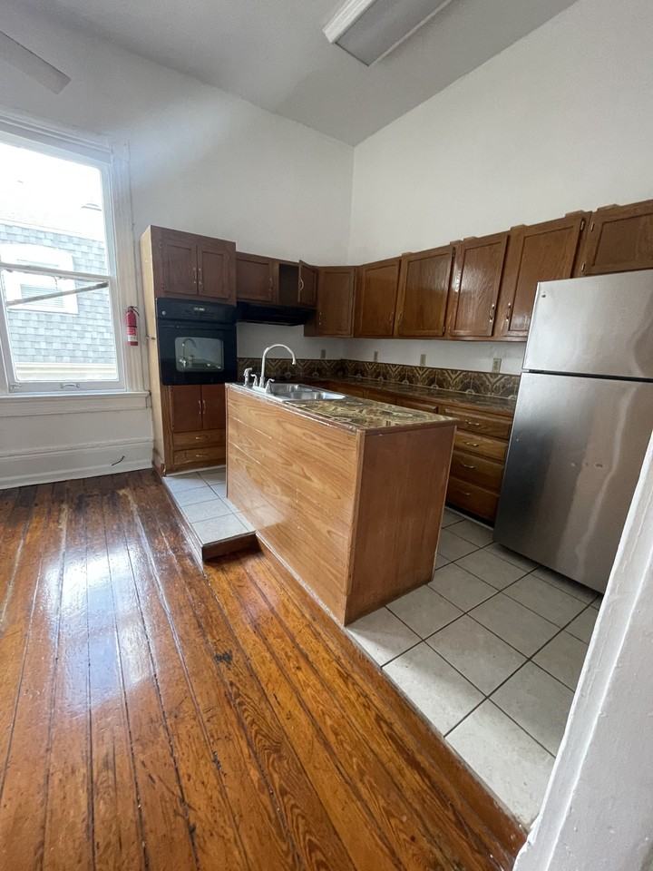 1034 S Carrollton Ave #D - Photo 4 of 25