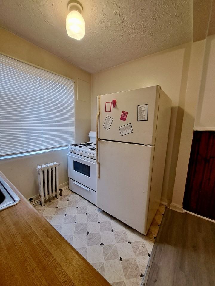145 Glenridge Pl #D - Photo 3 of 10